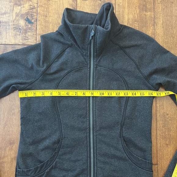 Lululemon Blissed Out Black Jacket Size 2 - Picture 10 of 16